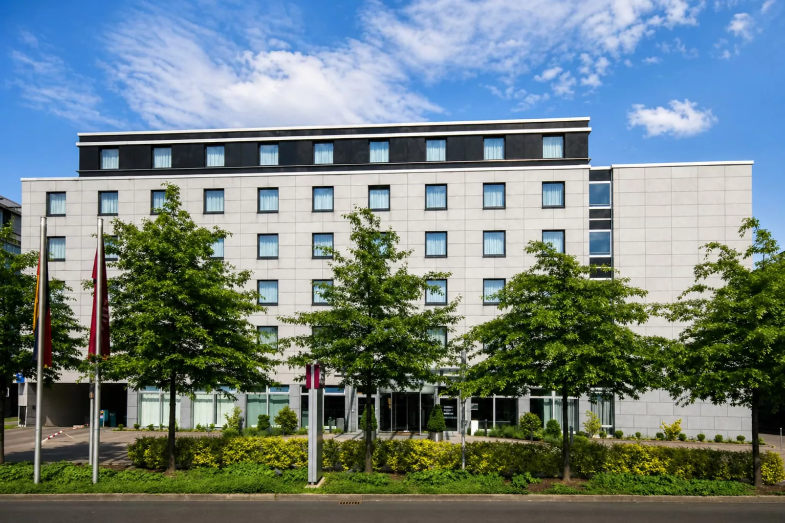Hotel Düsseldorf - Standard Double Room - Exterior in summer