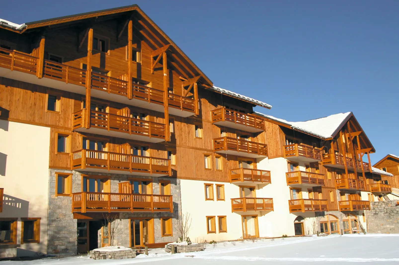 Résidence L'Ecrin des Sybelles 2-Room Cabin Apartment - 6 People OTA - Exterior in winter