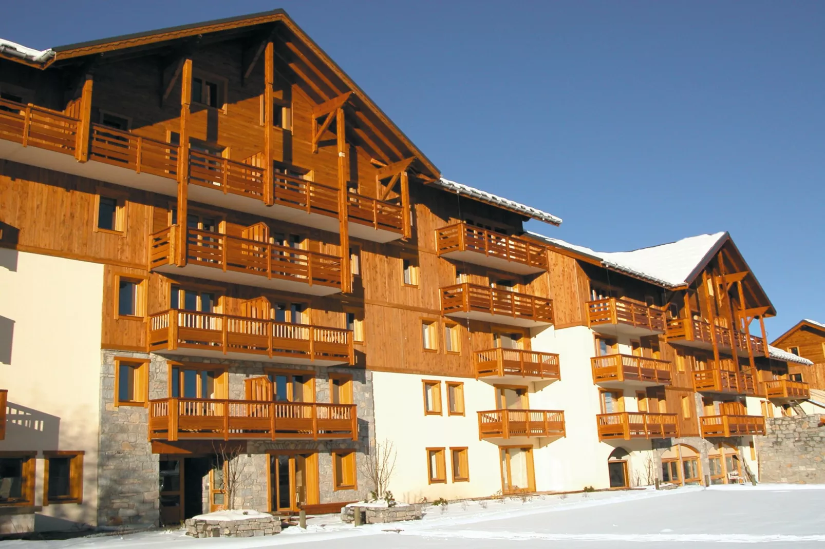 Résidence L'Ecrin des Sybelles 3-Room Cabin Duplex Apartment - 8 people OTA - Exterior in winter