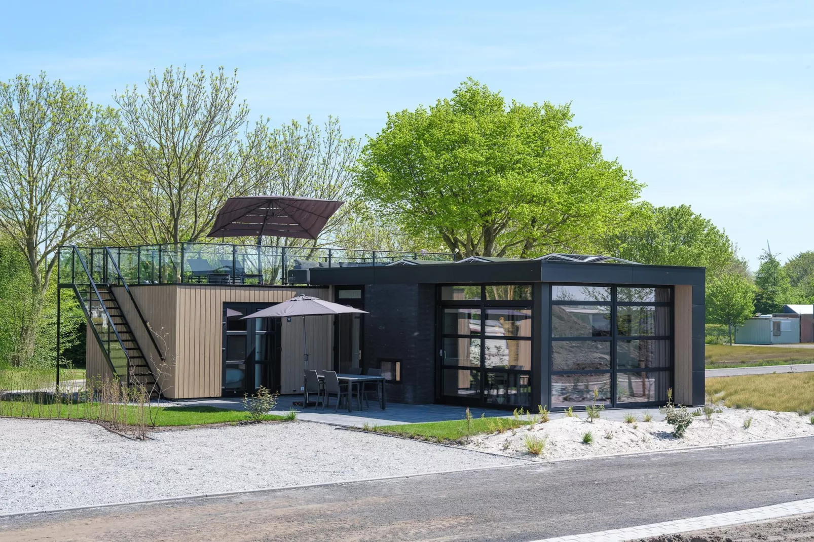 Villa L-Meerzicht | 4 pers. Roof Terrace - Exterior in summer