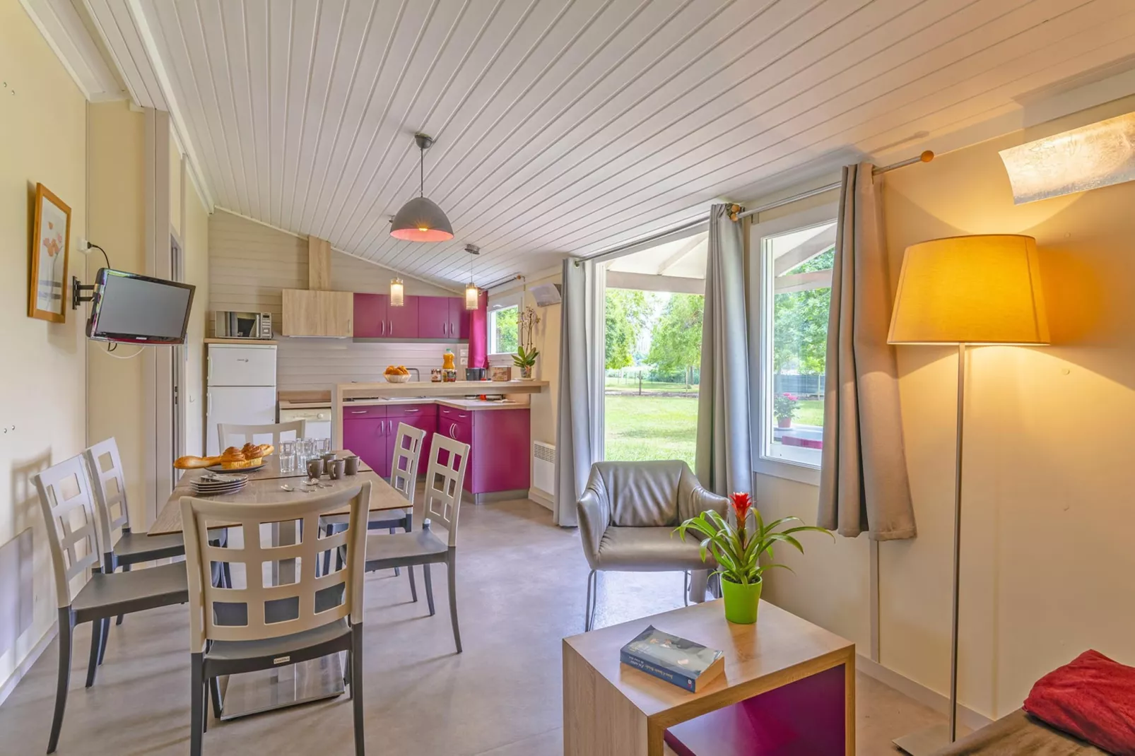 Port Lalande COTTAGE 6/8 pers OTA - Dining room