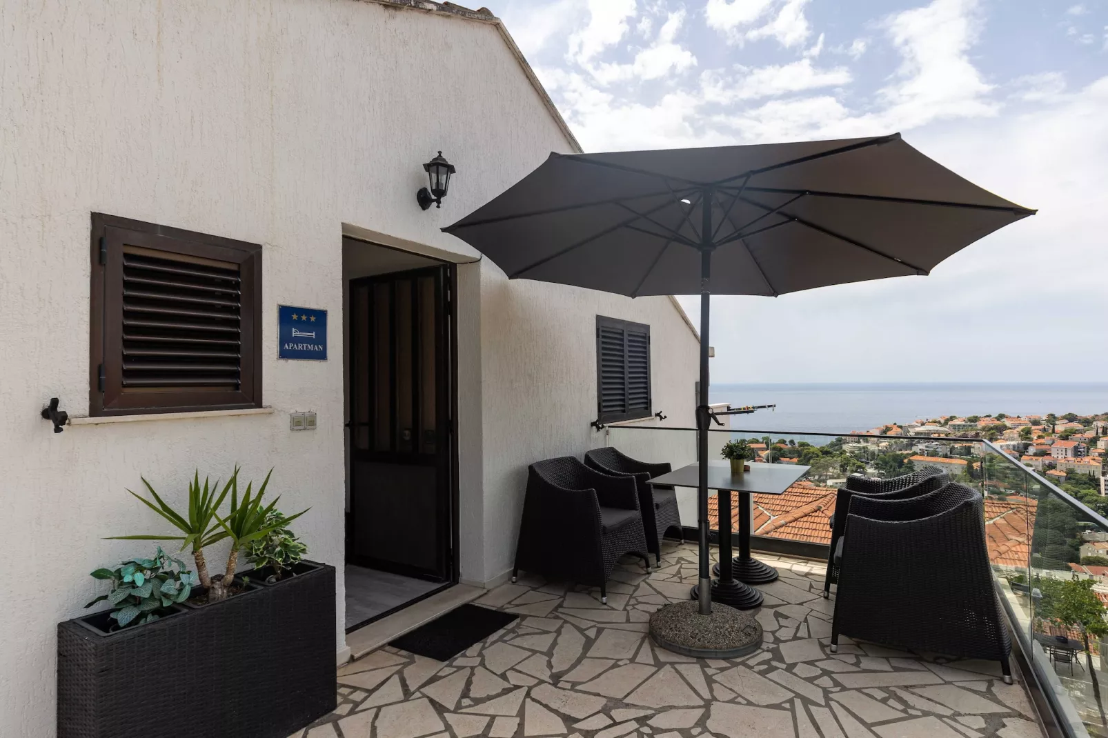 Guest House Kono - One-Bedroom Apartment with Patio and Sea View - Marka Gjaje Street - Extérieur