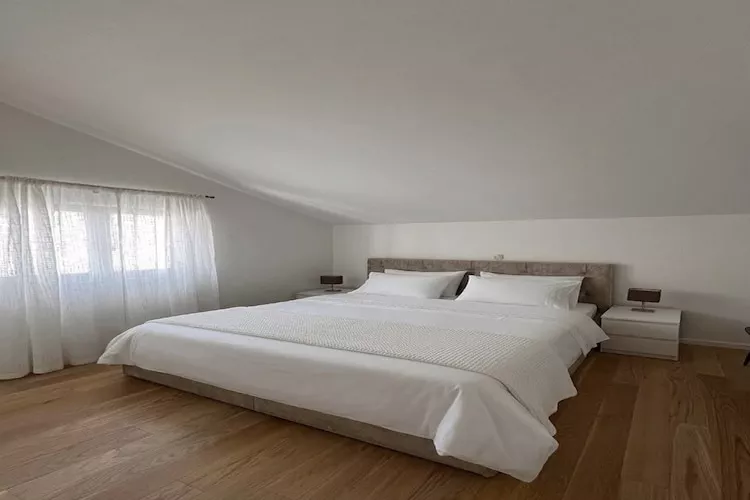 Guest House Kono - Two-Bedroom Apartment with Balcony and Sea View - Marka Gjaje Street - Bedroom