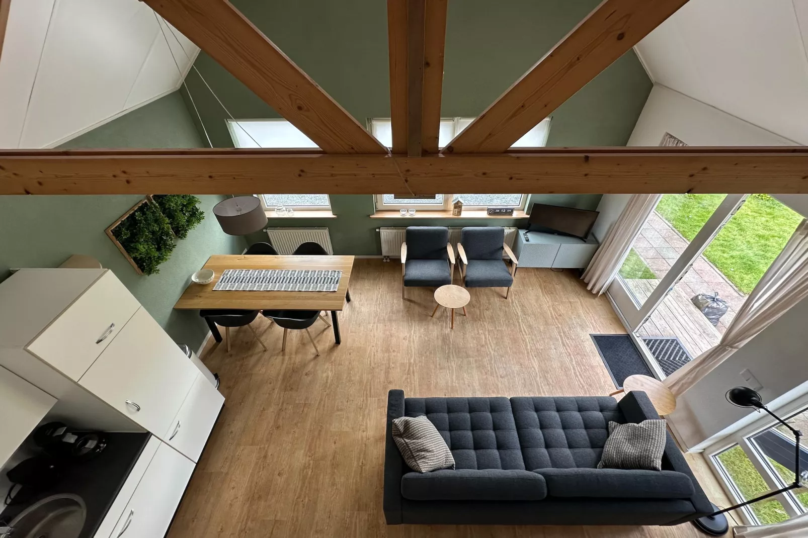 VT 145 - Living room