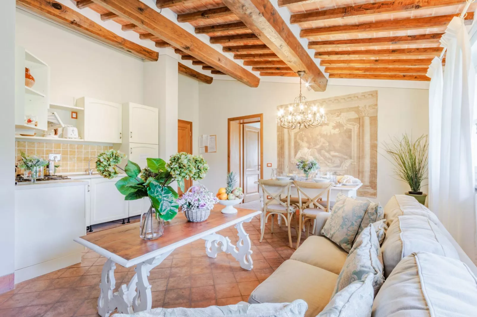 Pietro Farmhouse Apartment in Wine Resort in Lucca - Living room