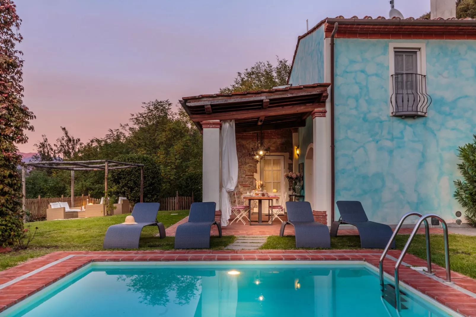 Rondini Farmhouse - Schwimmbad