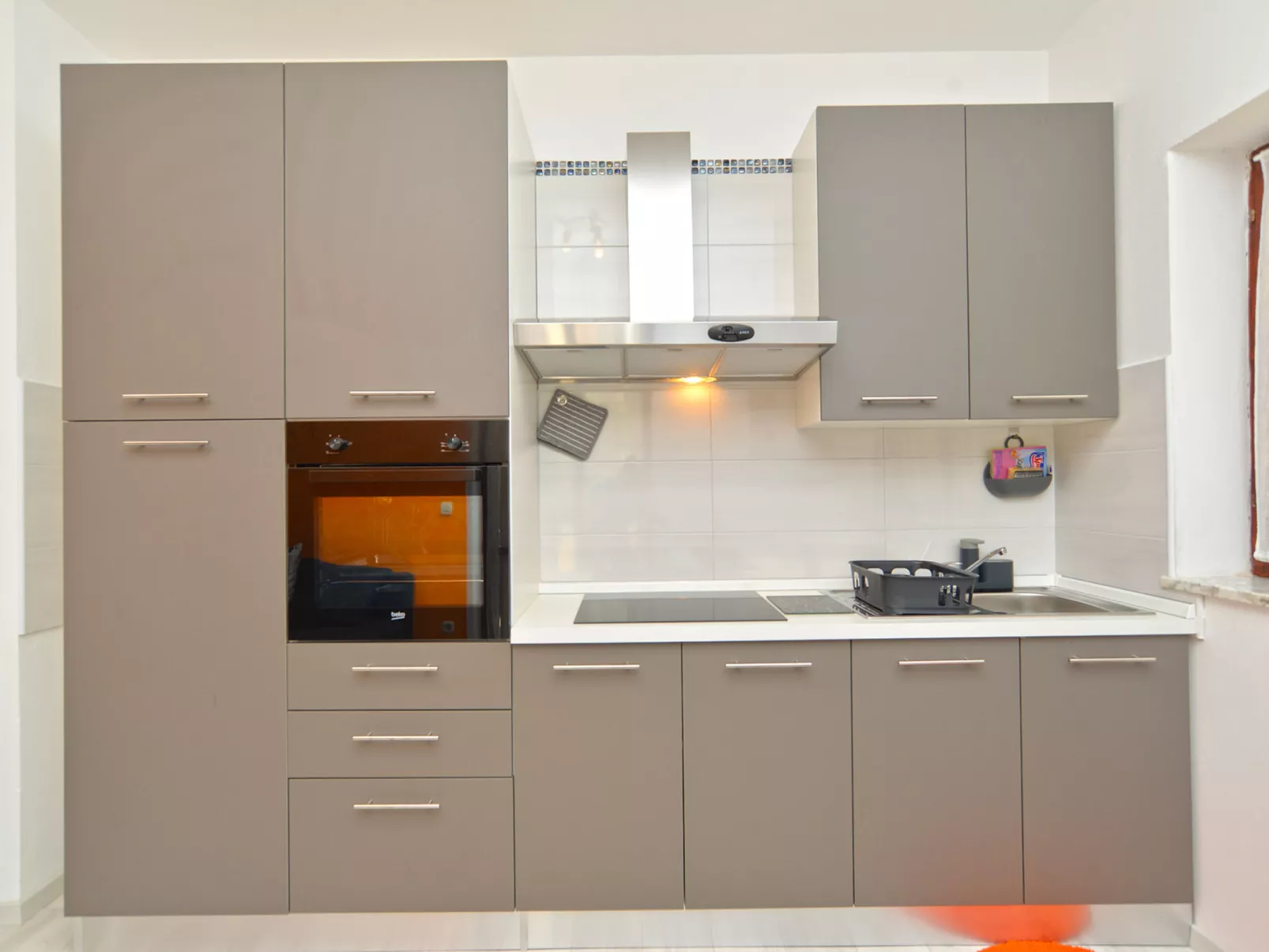 Apartment 242 - Dedans