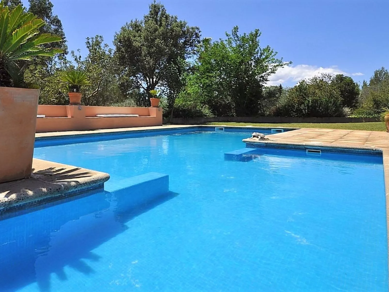 Villa con piscina y pista de tenis privada ideal para familias.  - WiFi Gratis - Outside