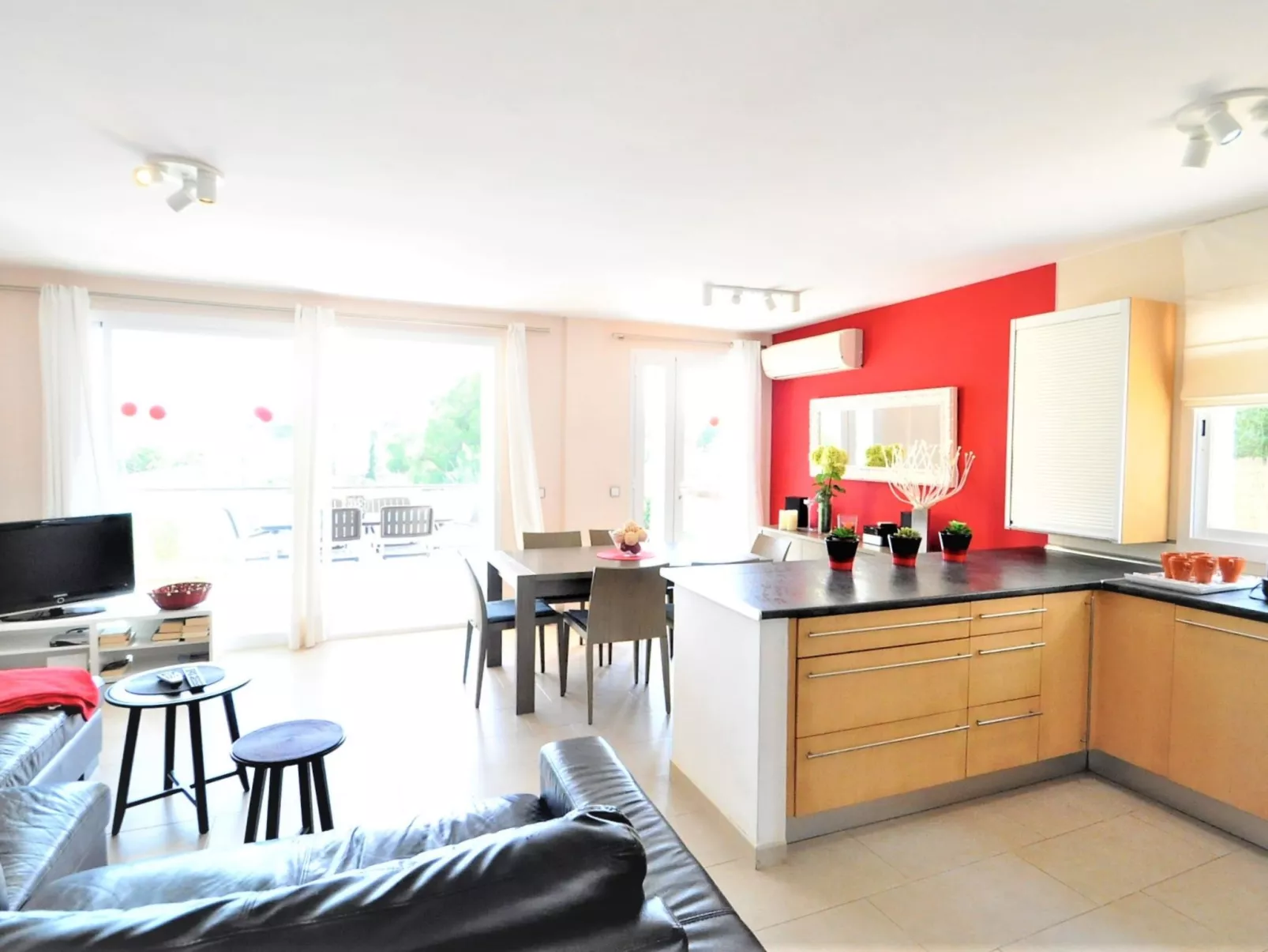 Preciosa villa con vistas al mar, piscina privada, aire acondicionado y wifi id - Drinnen