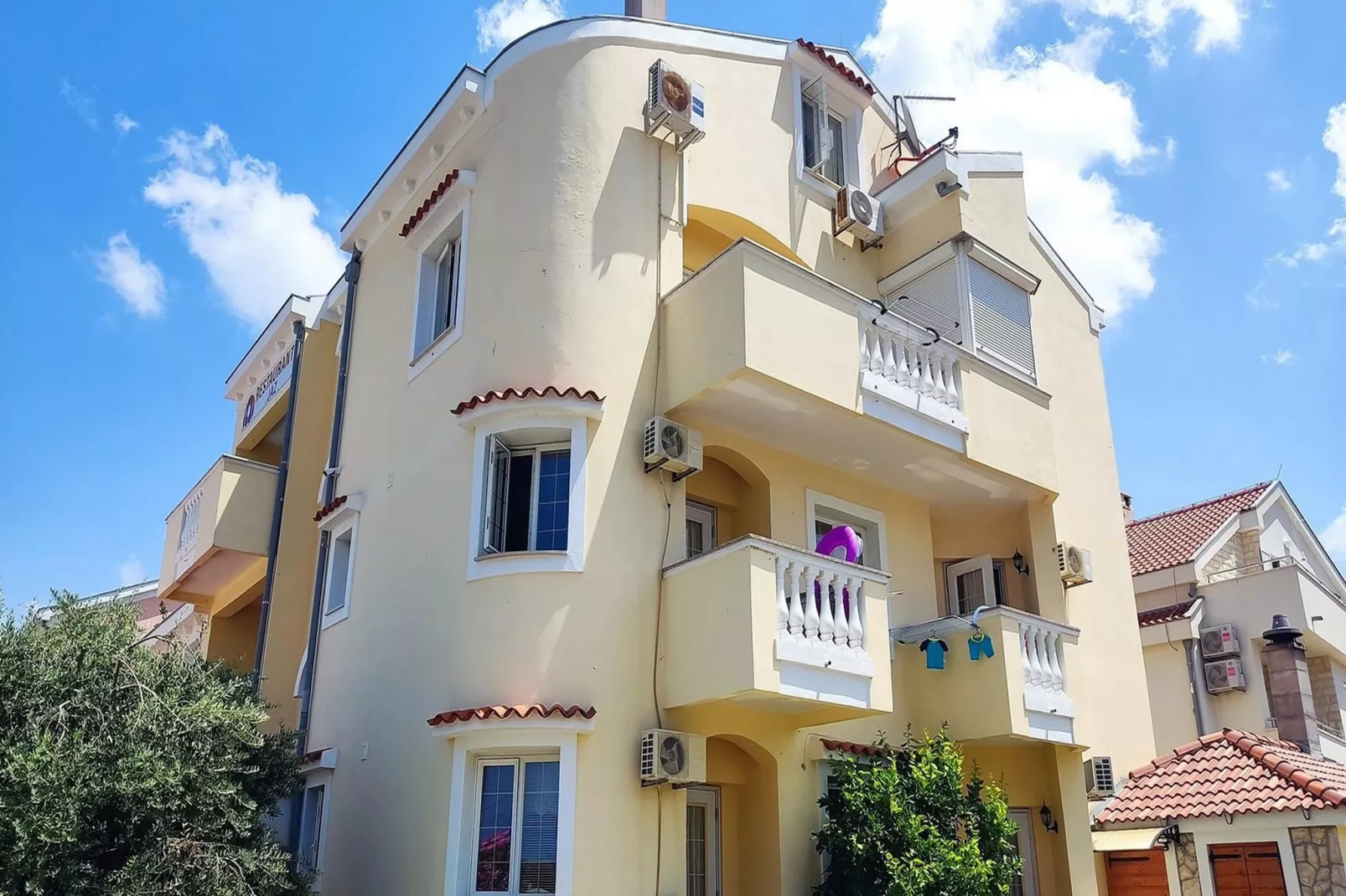Beachfront apartment Mareo 5 - Außenbereich Sommer