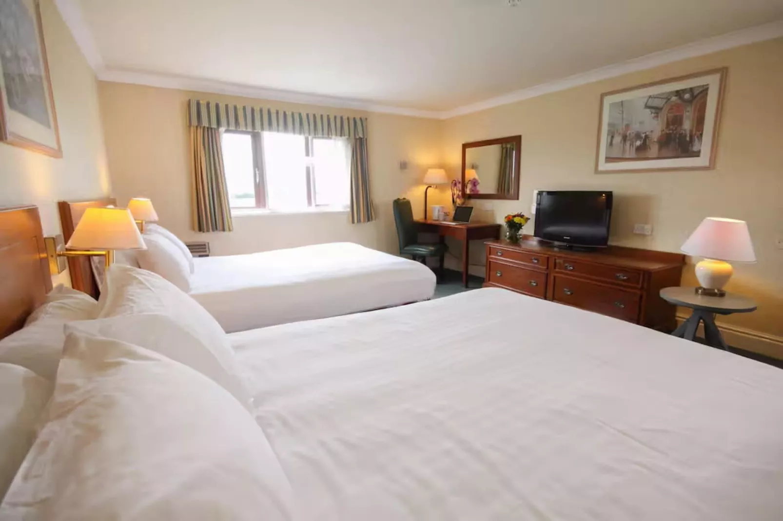 Standard Double Room - Schlafzimmer