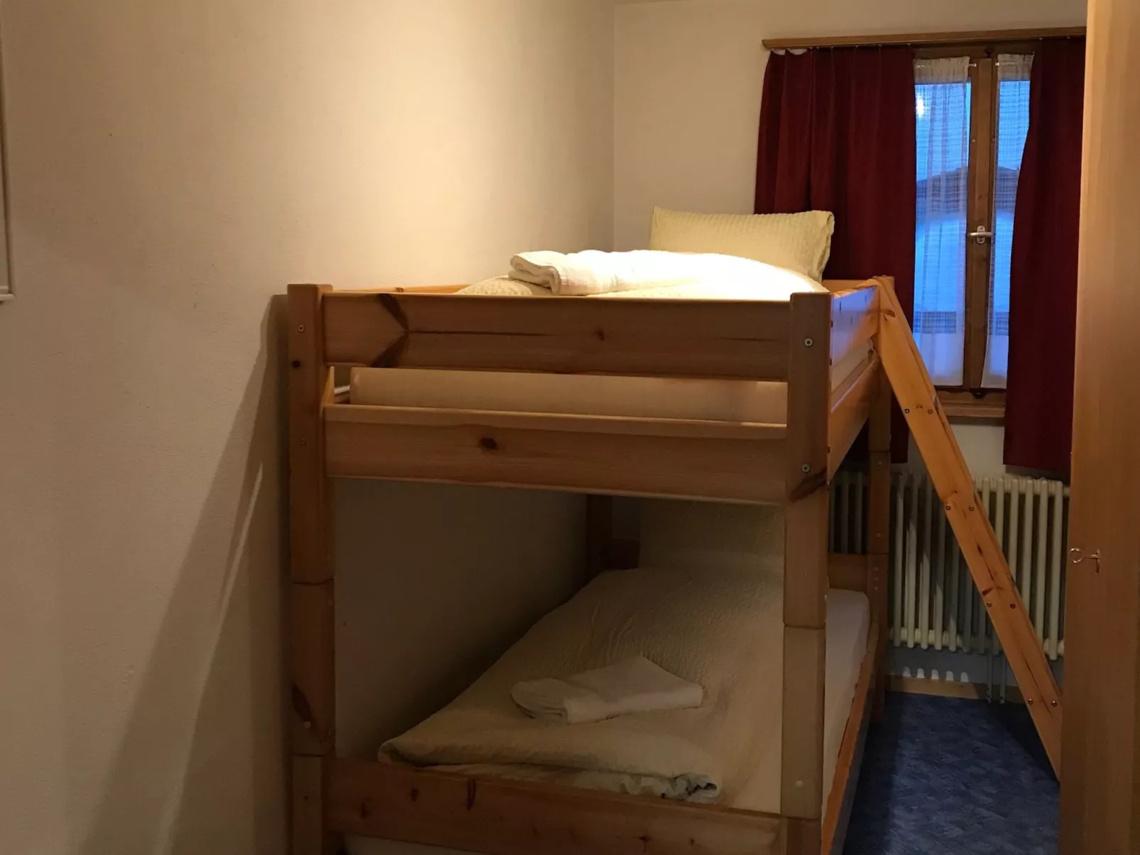 Ferienwohnungen Chasa Valär, (Scuol) - Drinnen