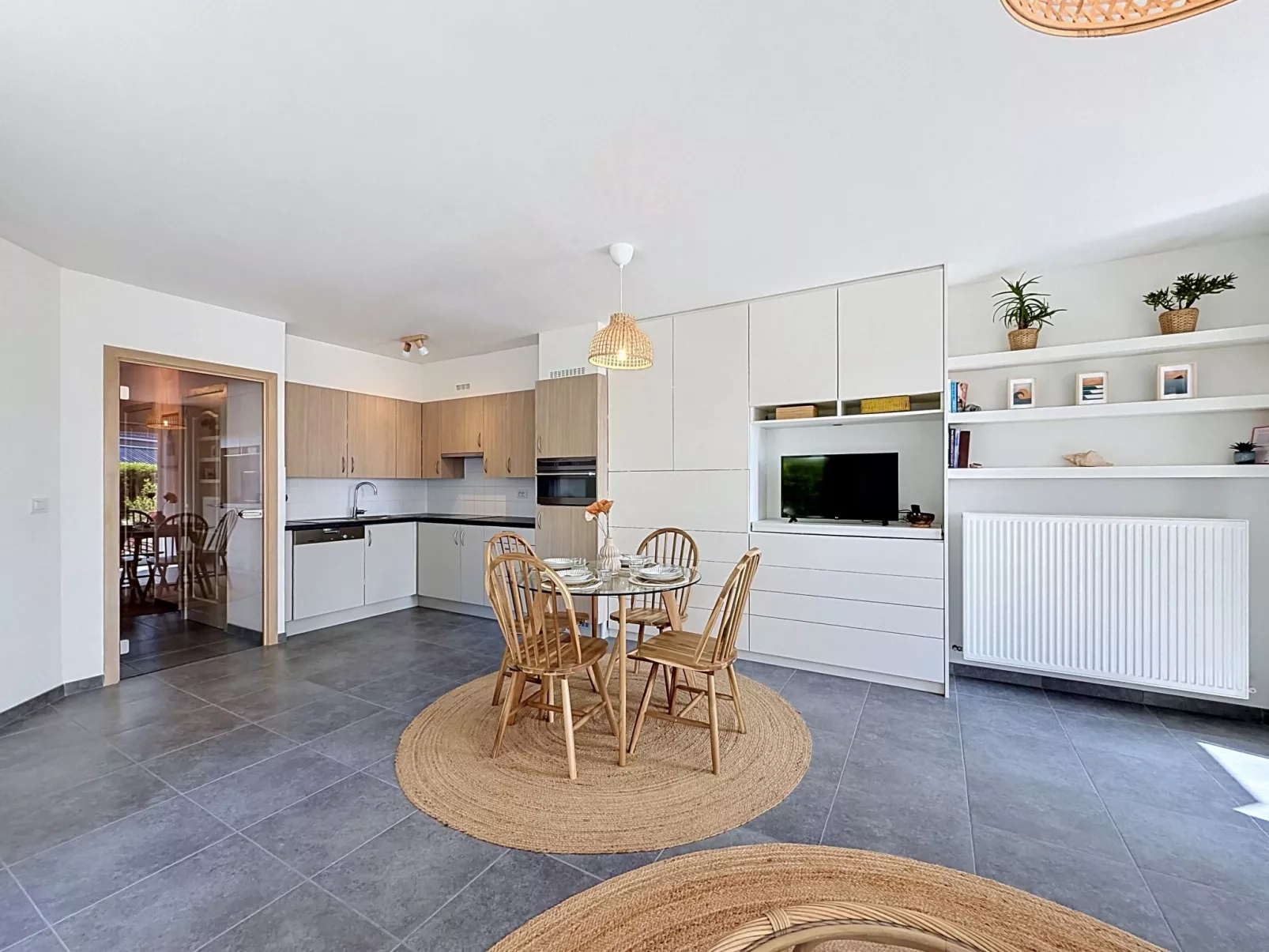 Petite Oasis with garden - Drinnen