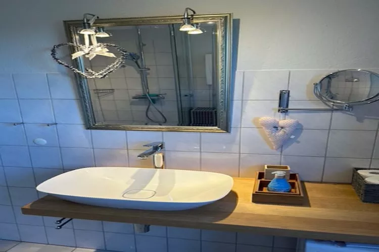 Ferienwohnung Balkon und Aussicht - Badezimmer