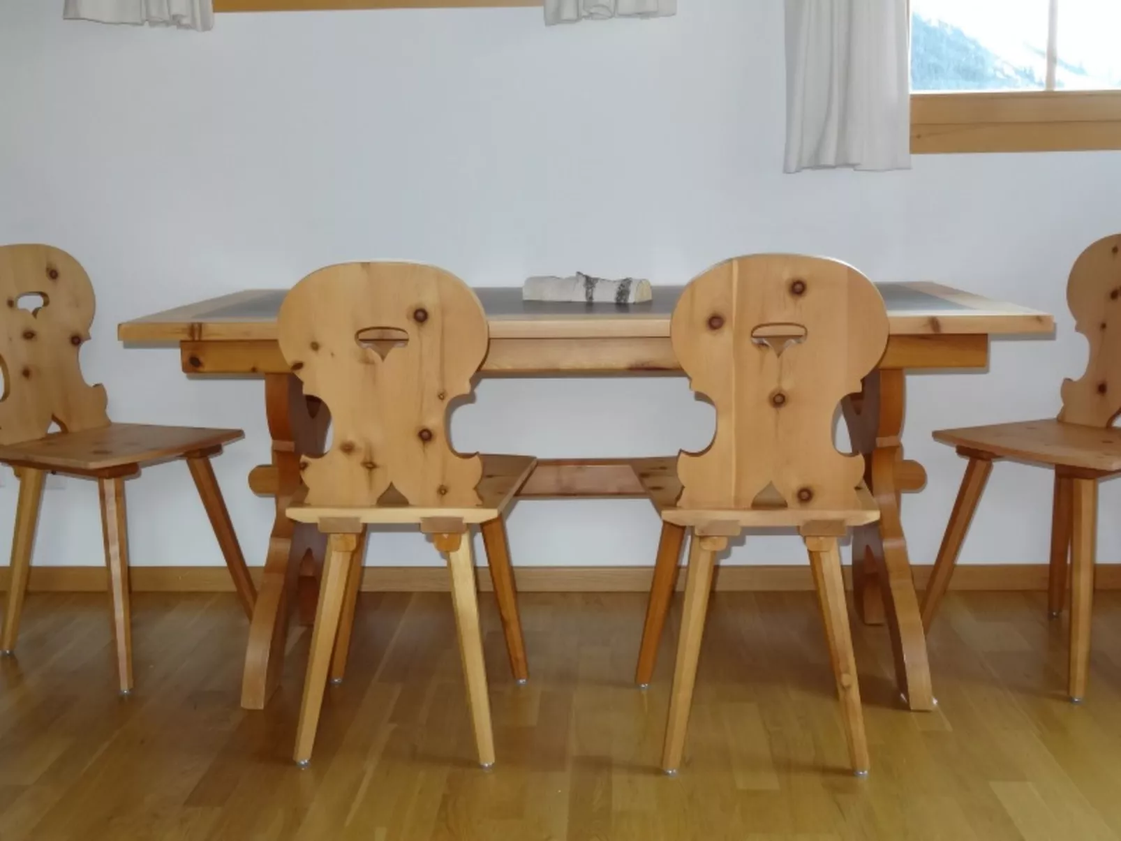 Tgèsa La Tscheppa A Vujevic, (Camischolas Sedrun). - Inside