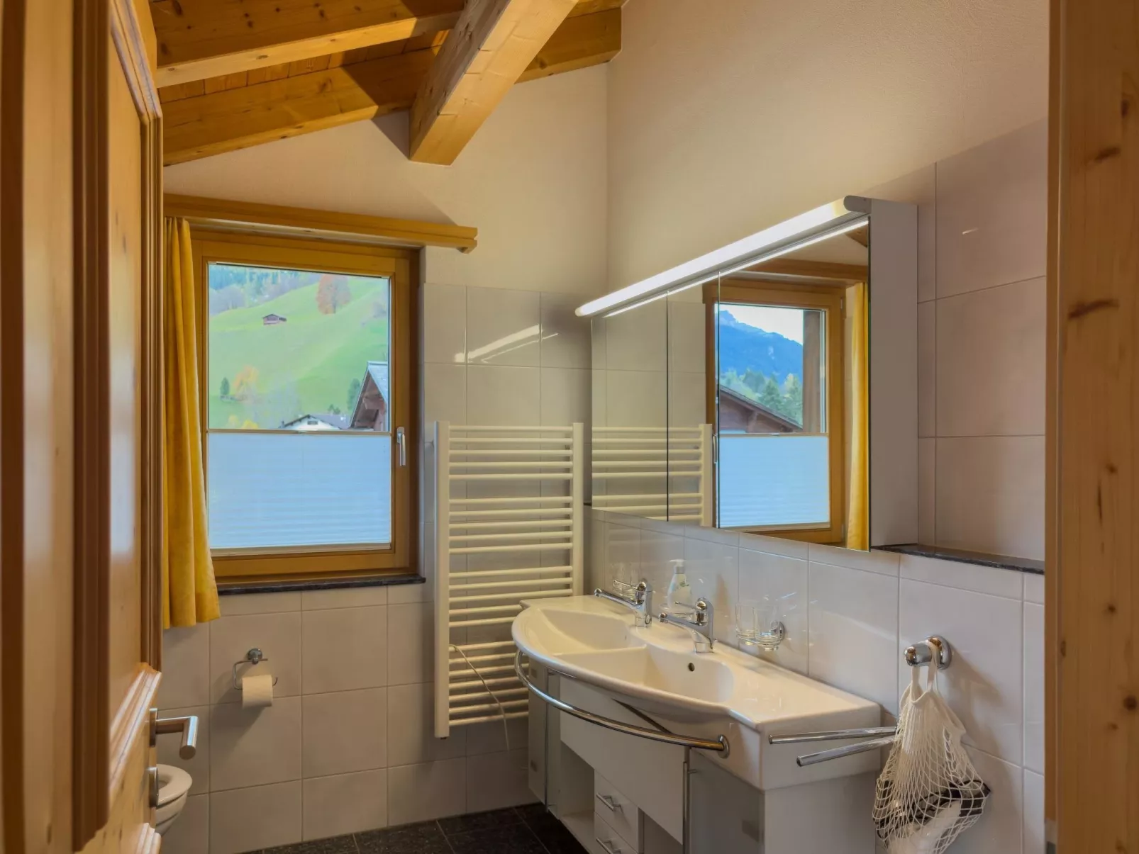 Bergparadies im Laub B5 3½-Zimmerwohnung - Inside