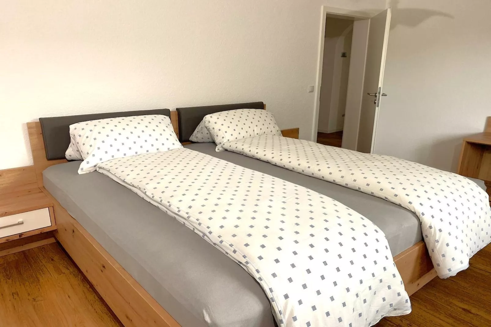 Apartment Spiegelkurve - Schlafzimmer