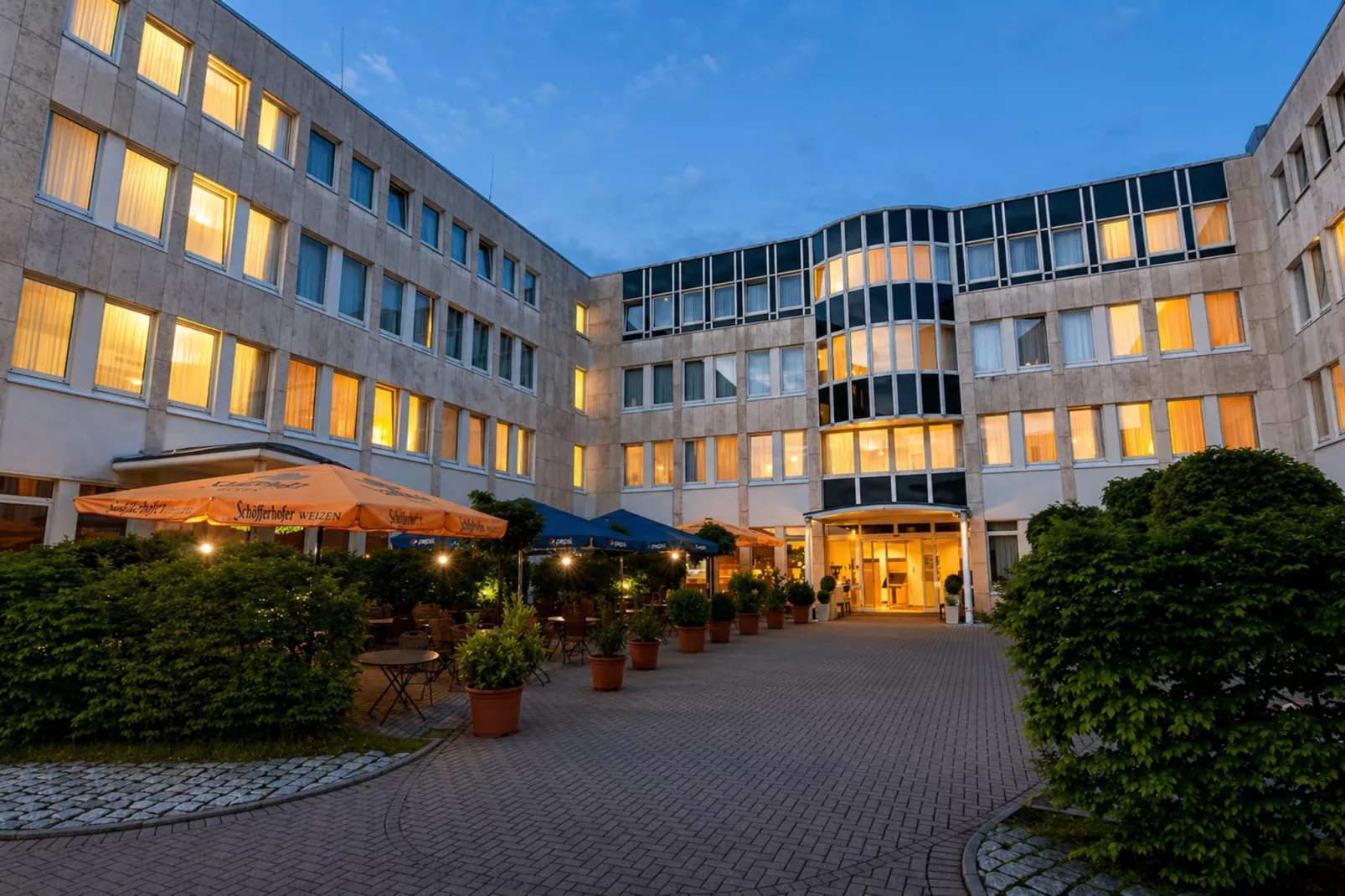 Holiday Inn Frankfurt Neu-Isenb - Wheelchair Accessible Double room - Außenbereich Sommer