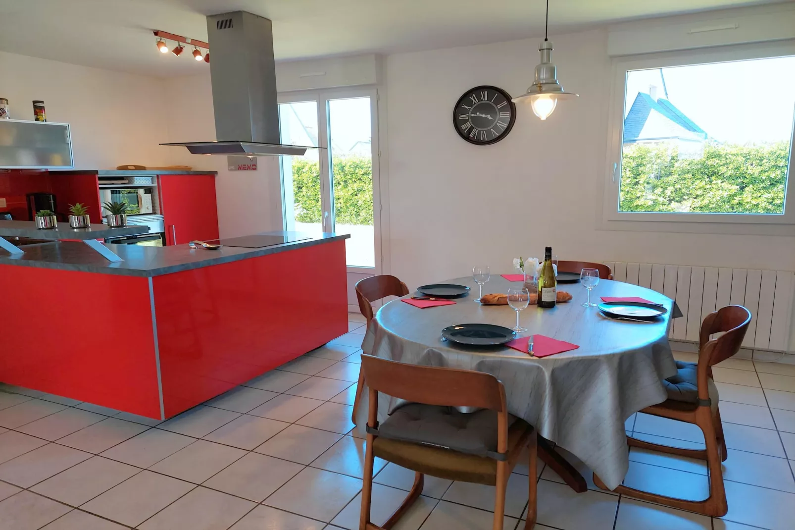 Ebenerdiges Ferienhaus in Strandnähe Santec - Esszimmer