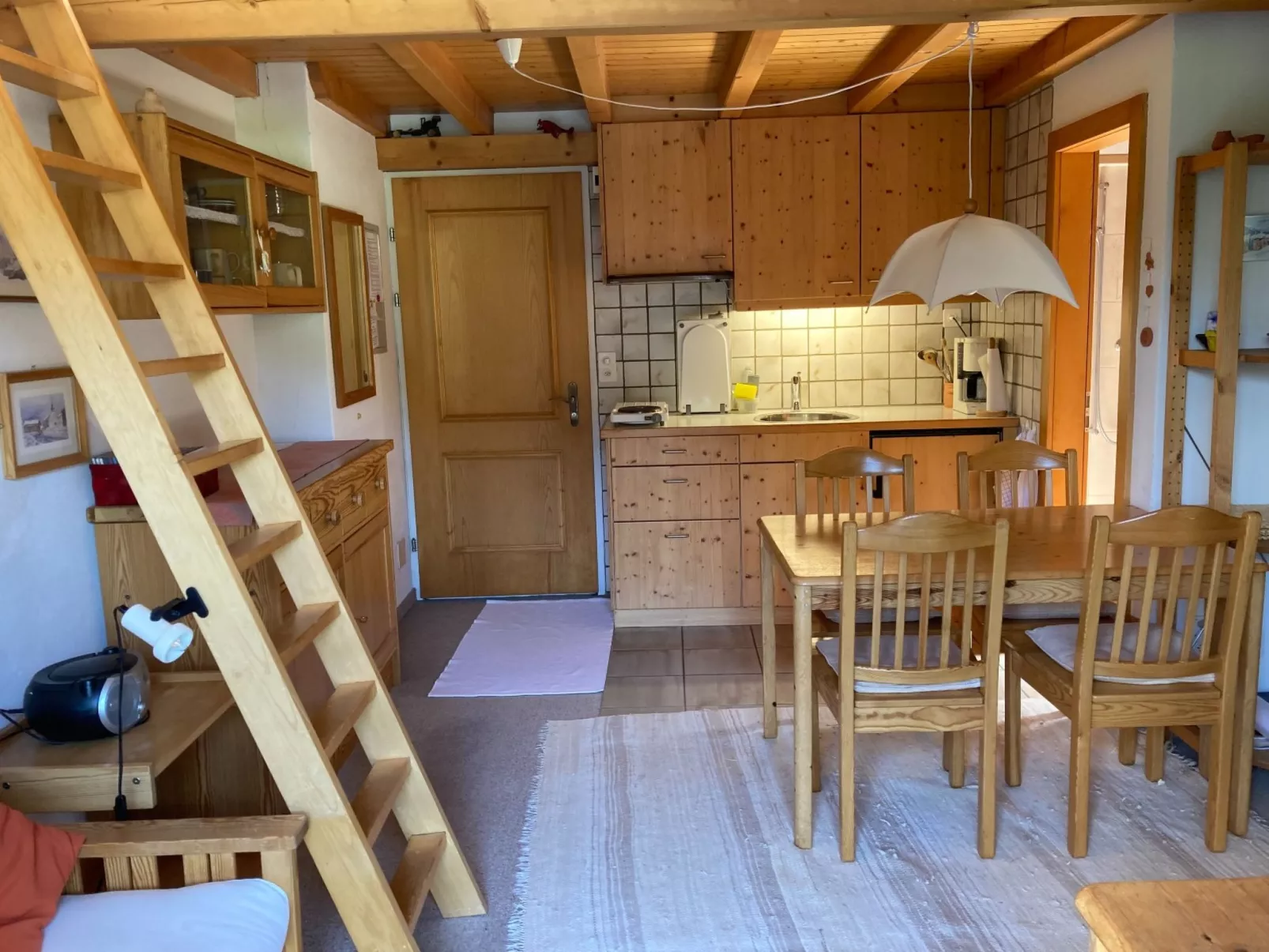 Bim Chappeli, Obersaxen-Affeier, (Obersaxen). - Drinnen