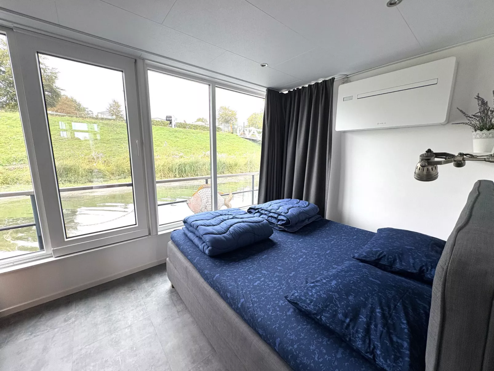 Maasterp - Woonboot 1 - Draußen