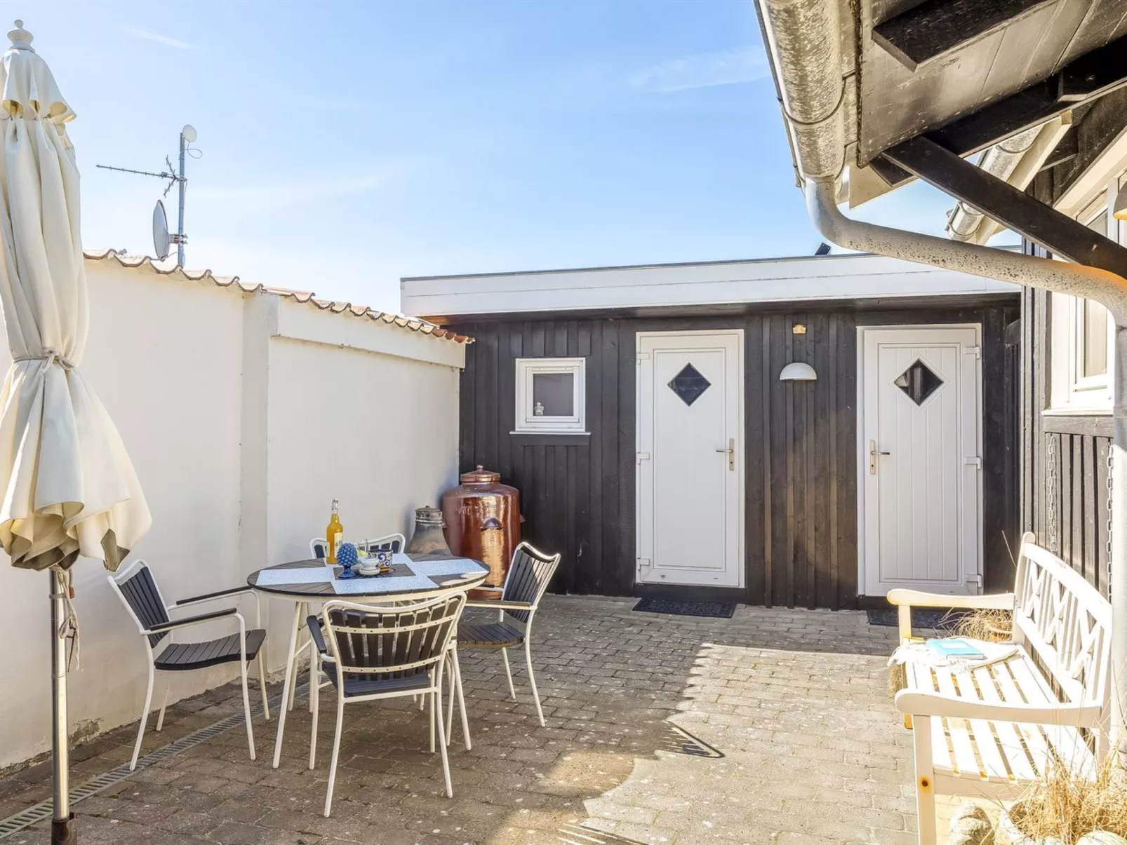 "Niela" - 300m from the sea - Outside