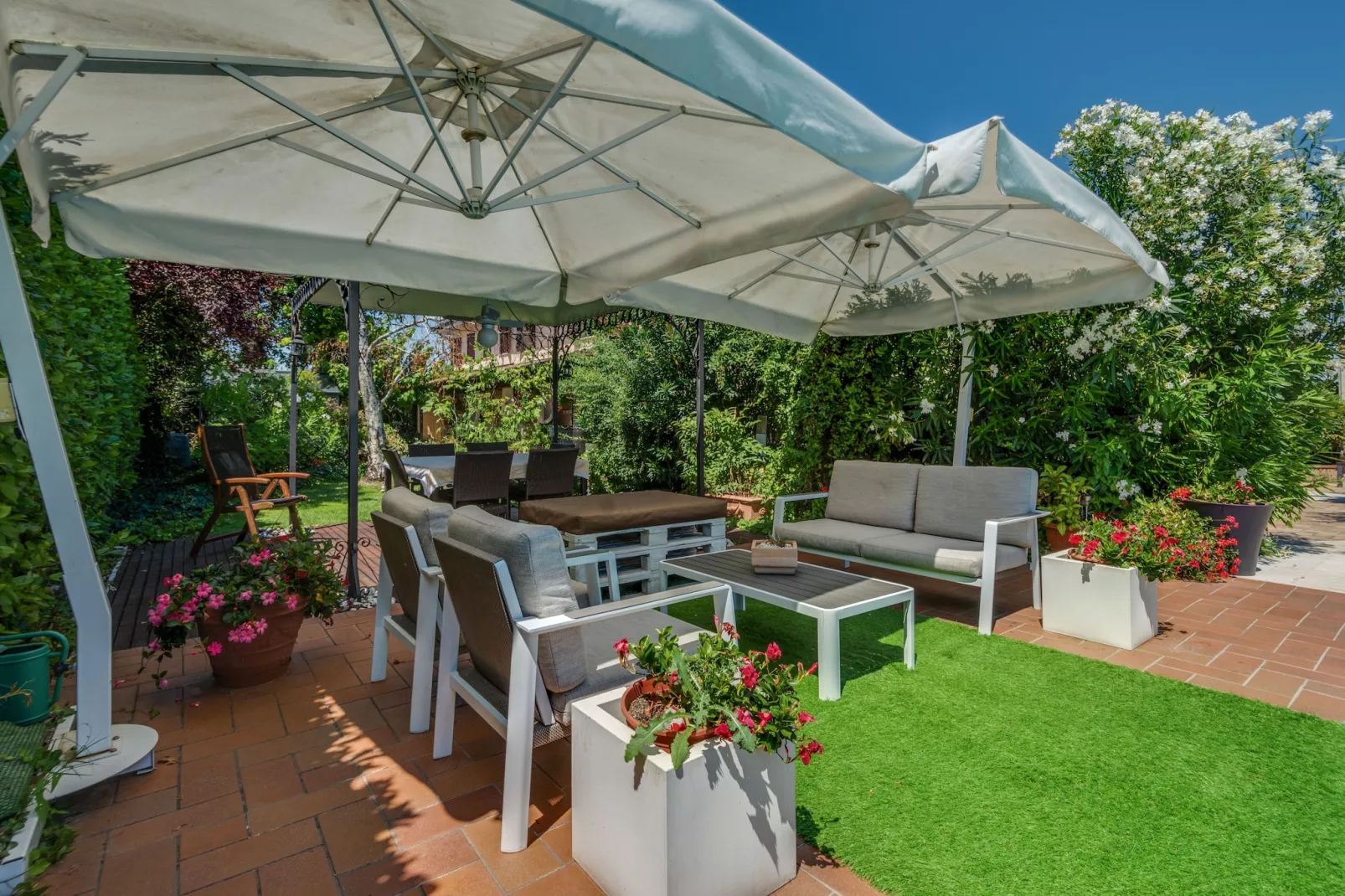 Casa Vacanze situata tra Mantova Verona e il Lago di Garda - Il Trigolo - Jardins en été