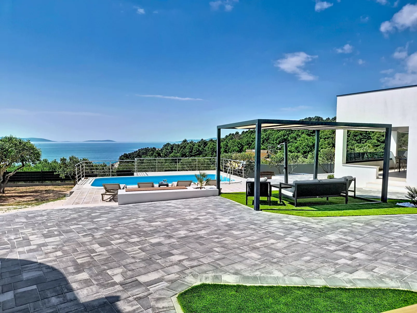 Ria with heated pool - Outside