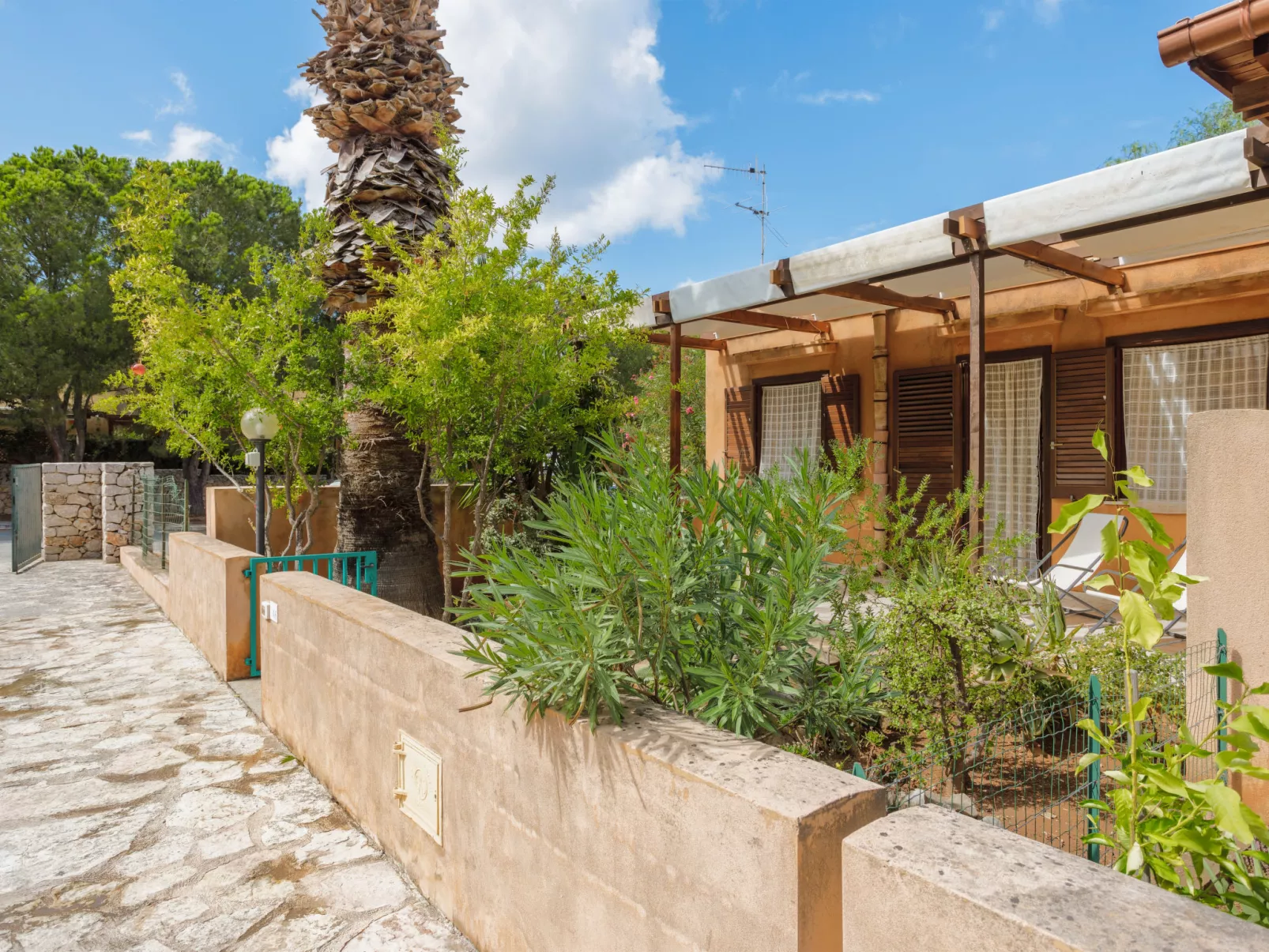 Acquamarina Gaia-Outside