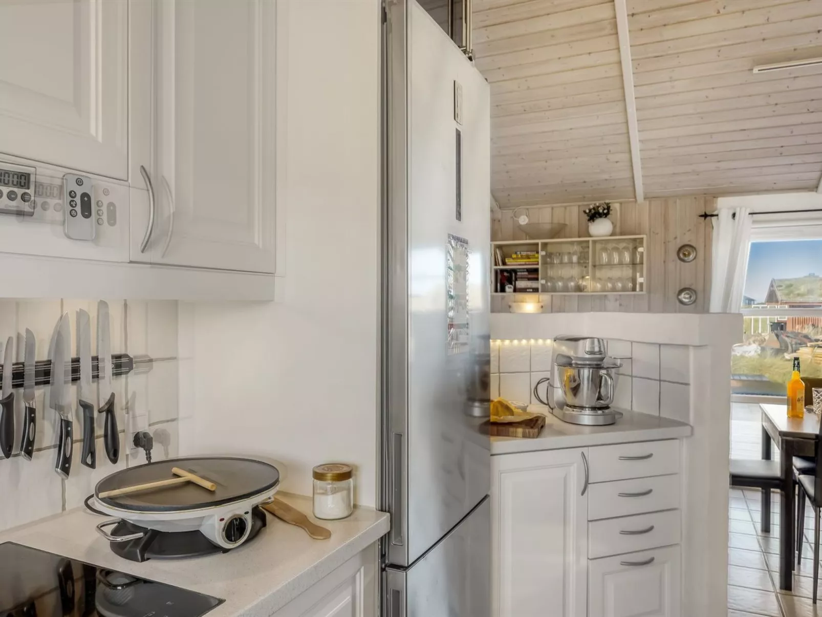 "Adrienne" - 490m from the sea - Inside