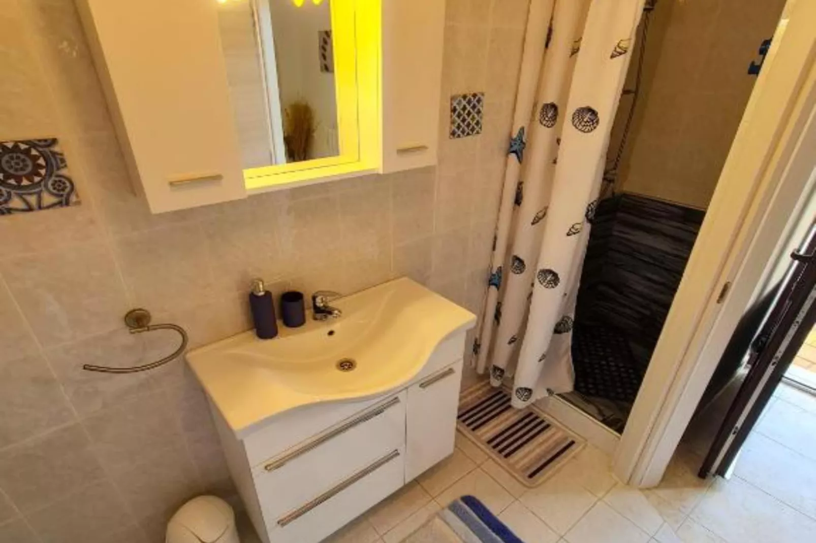 Apartments Marko - Three Bedroom Apartment with Sea View - Bathroom
