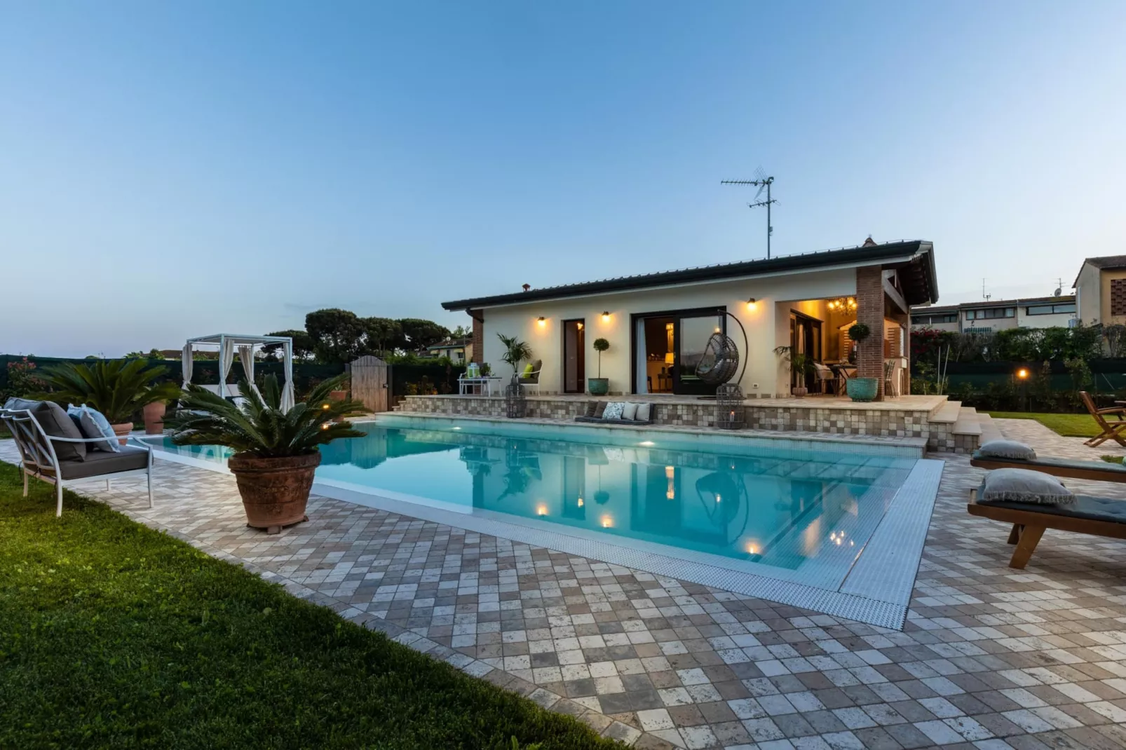 The Luxury Beach Villa - Schwimmbad