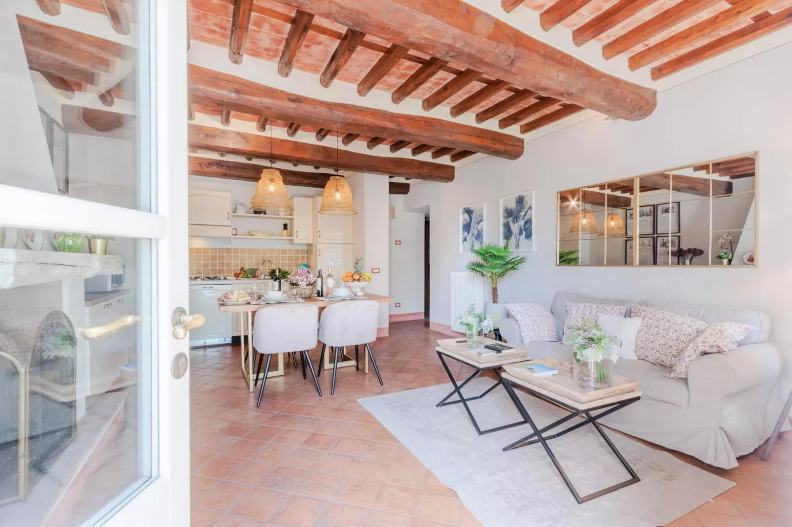Jacopo Farmhouse Apartment in Wine Resort in Lucca - Living room