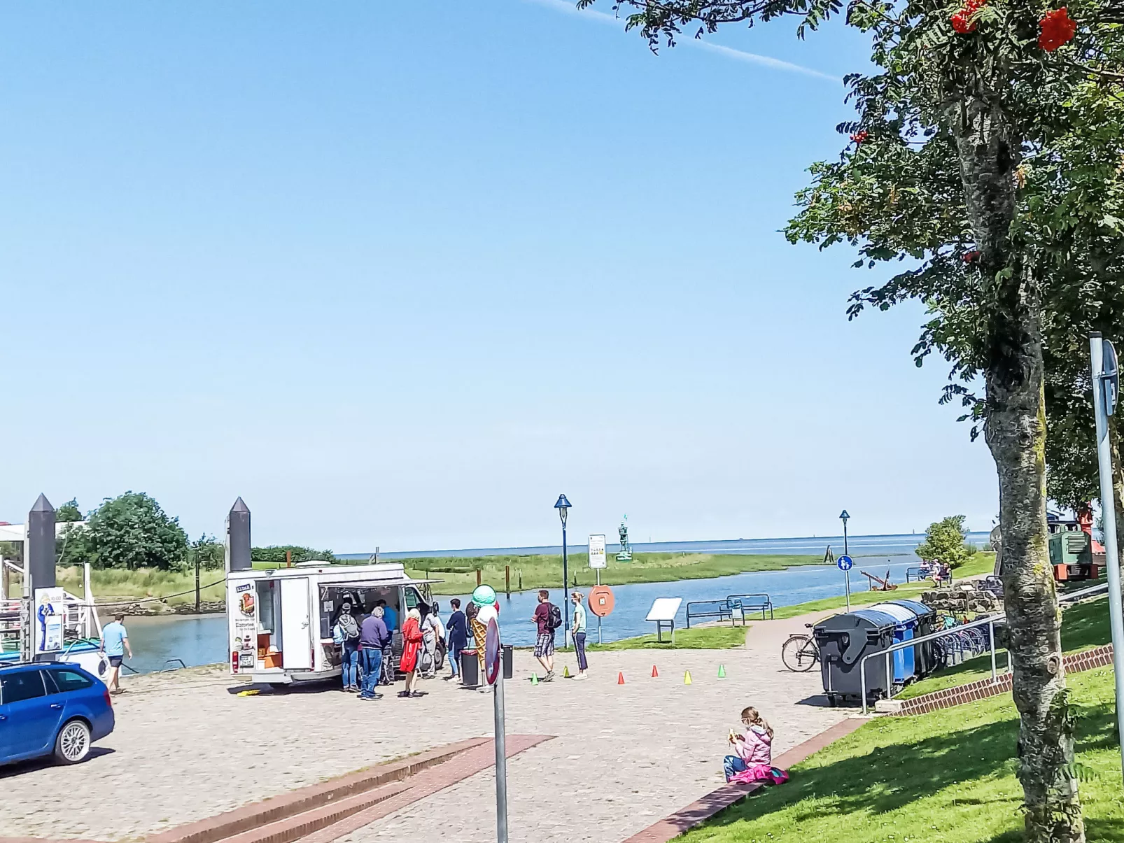 Uriges Ferienhaus mit Garten und Grill - Outside