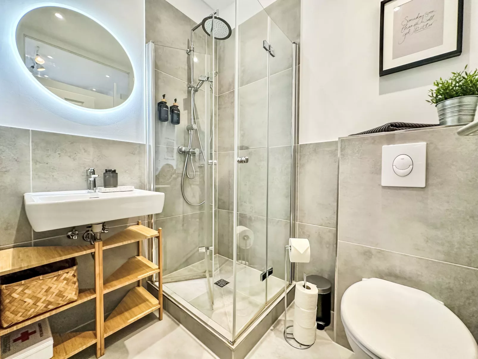 250m Rhein - ruhiges Apartement nähe Hbf -K-111- - Inside
