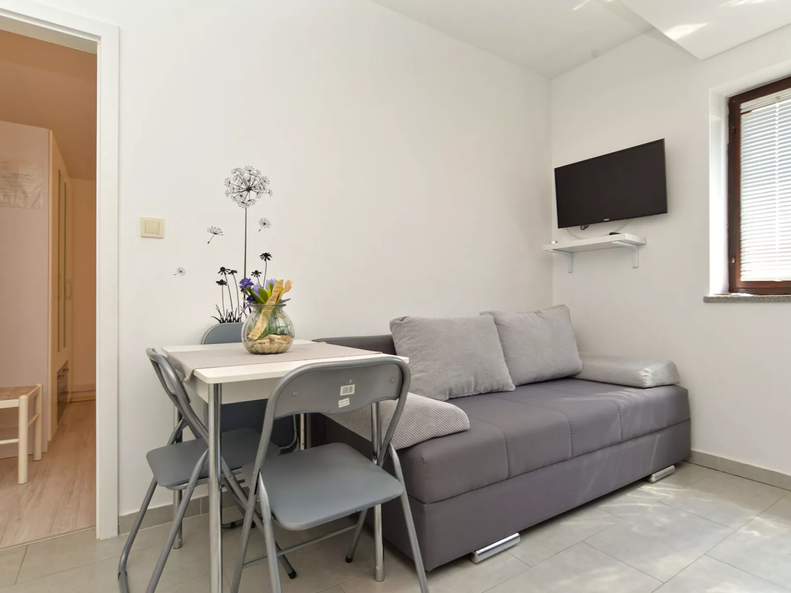 Apartment 242 - Dedans