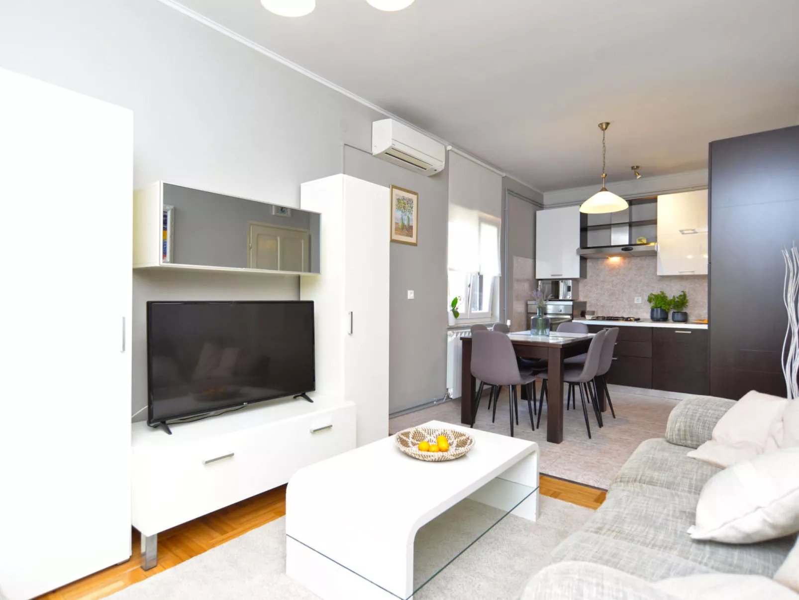 House 2174 - Drinnen