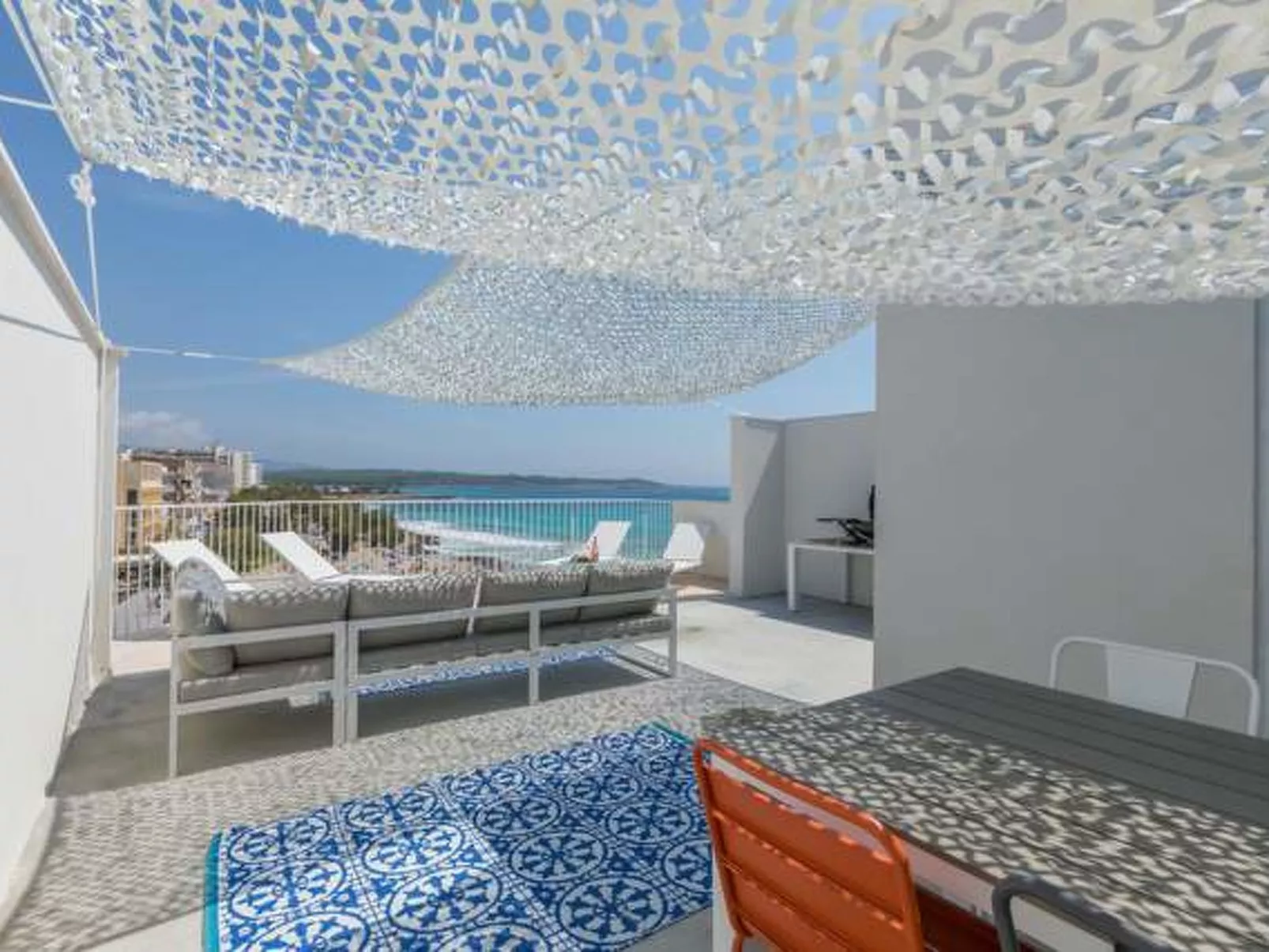 Tolle Wohnung in S'illot-Cala Morlanda mit Terrasse - Outside