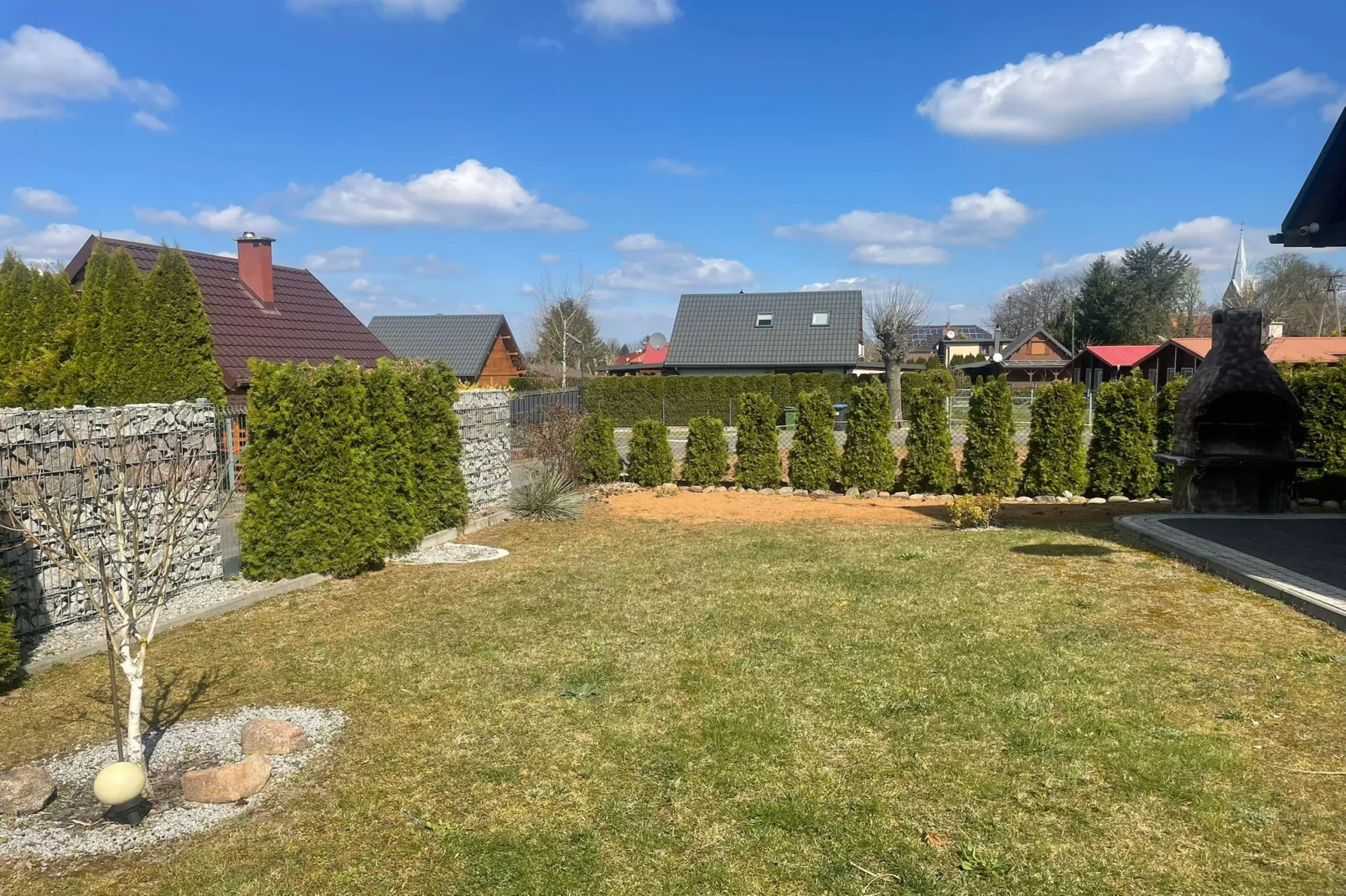 Domki wakacyjne w stylu góralskim z kominkiem Lubrza - Gardens in summer