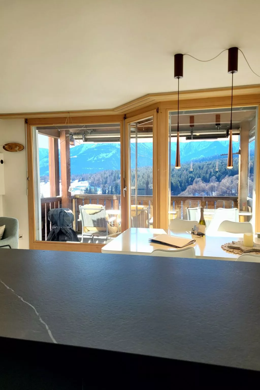 Fewo Cordial im Casa Erizun, (Flims Dorf). 3.5 Zimmer Ferienwohnung mit Bad/WC, - Drinnen