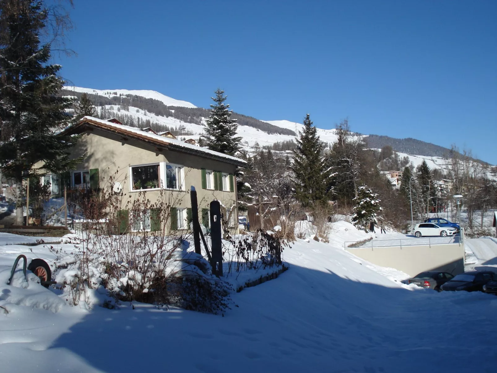 LANIUS, (Scuol). - Draußen