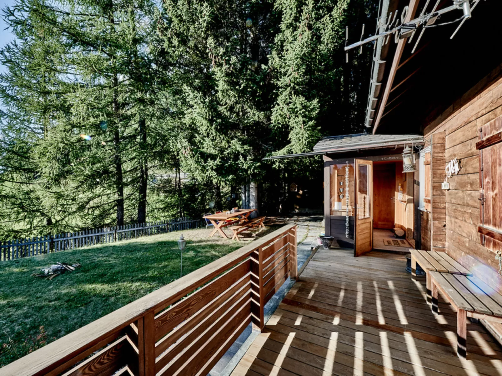 Chalet Lieuretta da Tscharfs, (Feldis). - Outside