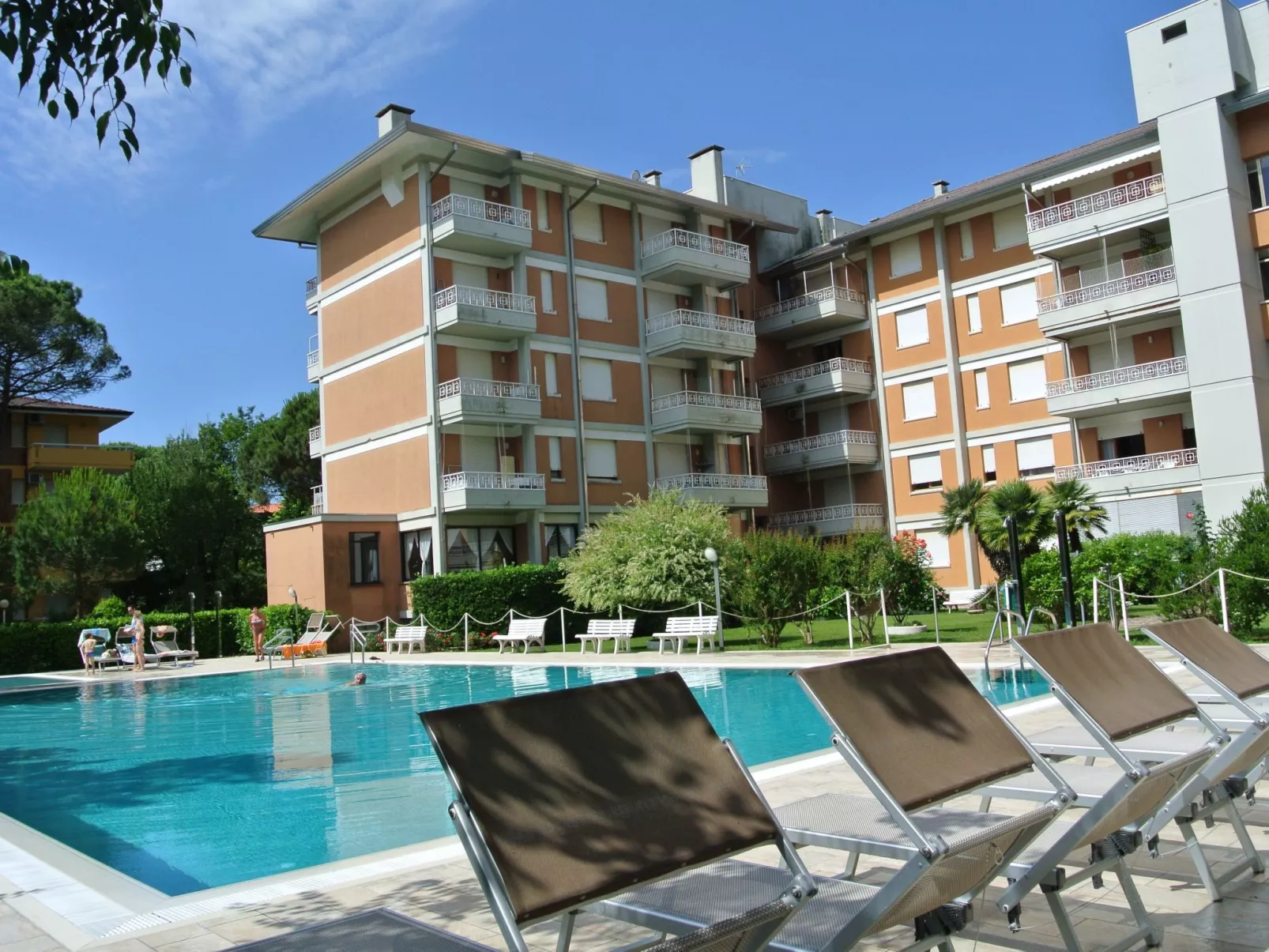 Residence Gardena - Ferienwohnung 11 mit Pool - Draußen