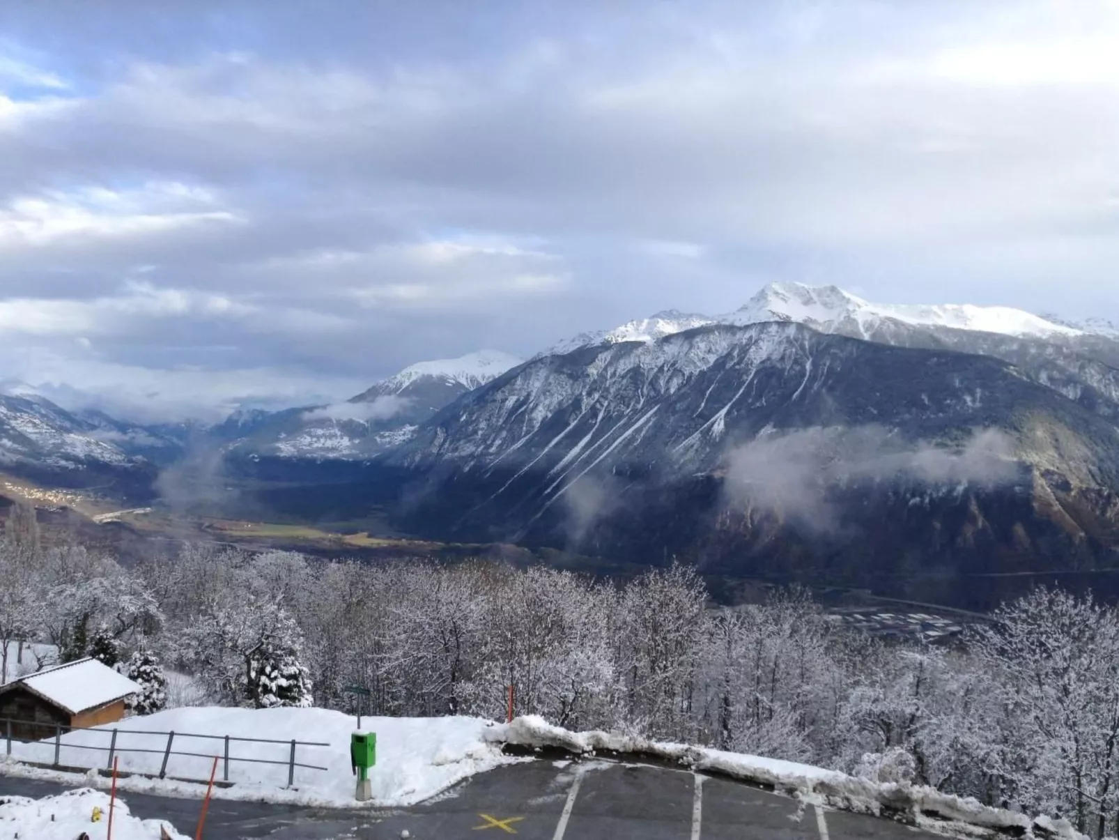 Neue 2 1/2-Zimmer-Ferienwohnung Crans-Montana - Randogne - Drinnen