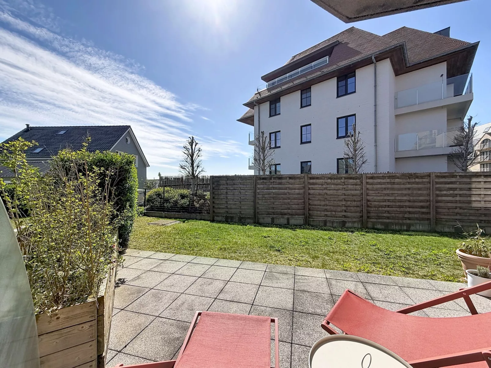 Petite Oasis with garden - Draußen