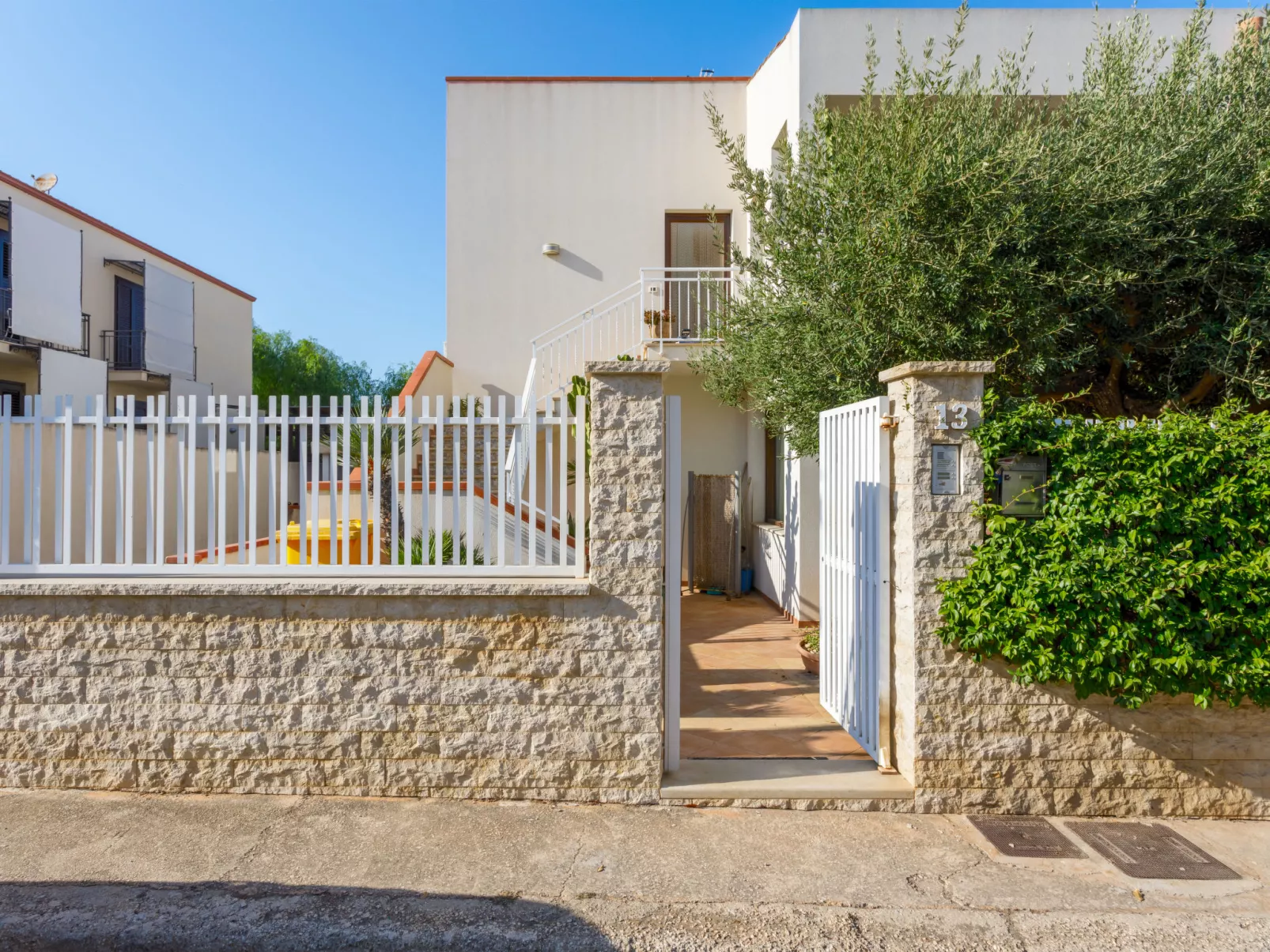 Palma Gaia-Outside