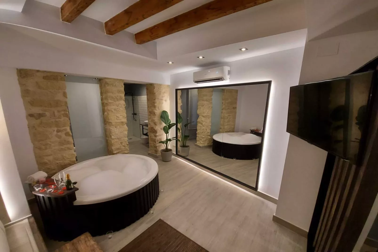 Estudio Deluxe con cama grande y jacuzzy - Wellness