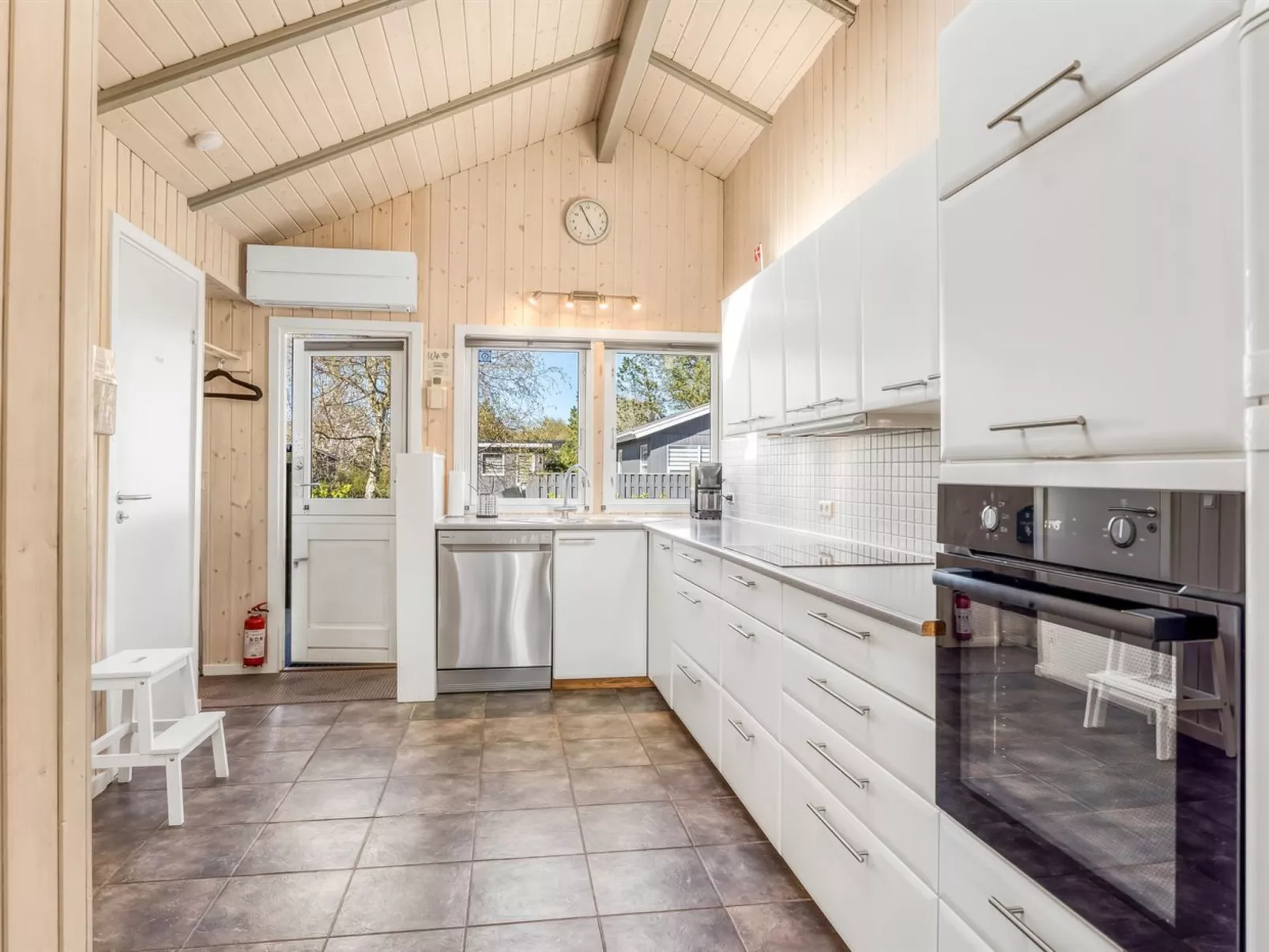 "Roope" - 800m from the sea - Drinnen