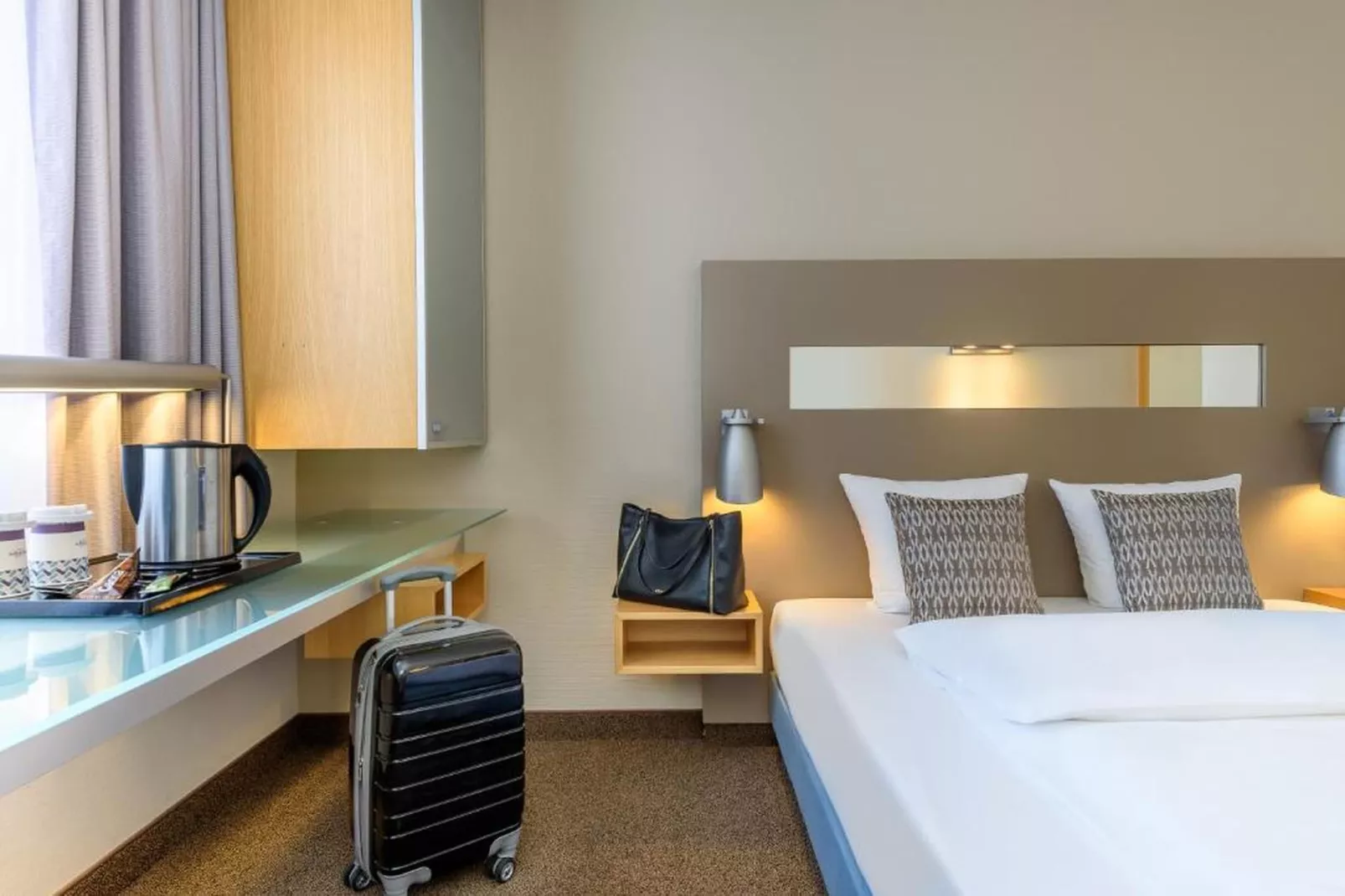 Hotel Düsseldorf - Standard Double Room - Bedroom