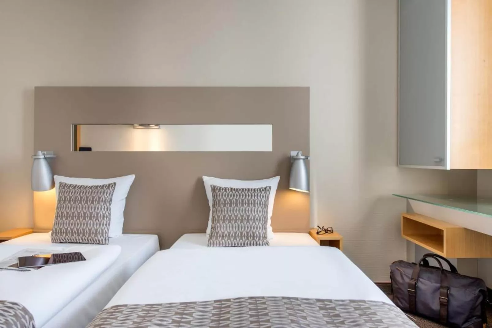 Hotel Düsseldorf - Double Room - Disability Access - Schlafzimmer